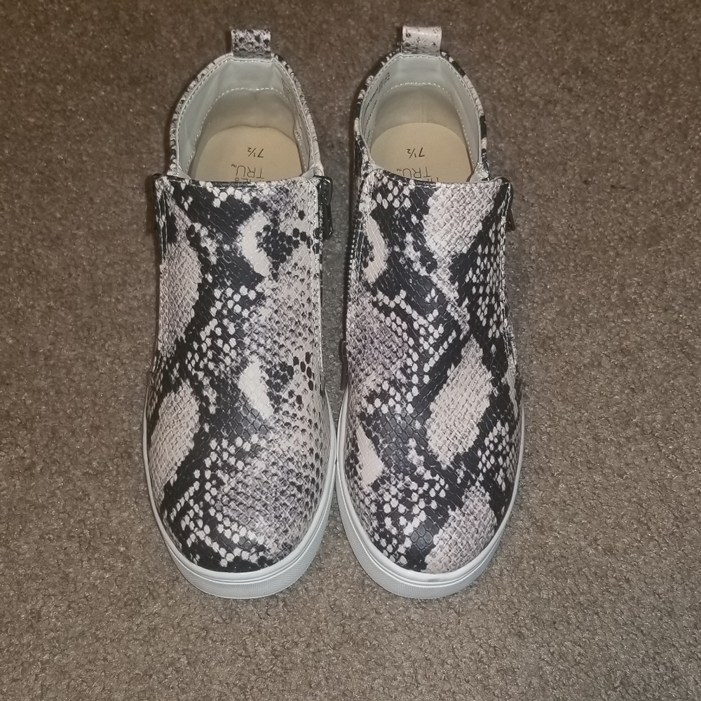 Time and Tru snakeskin-look sneakers. Size 7.5 NWOT